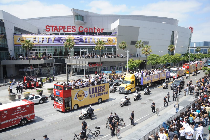 20100621_Lakers_Parade_001-2100x1397-6dffeeeb-90b8-4c0e-bf74-0d12d09467ad.jpg